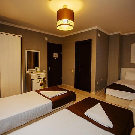 Hôtel Batus à Batoumi Extérieur photo