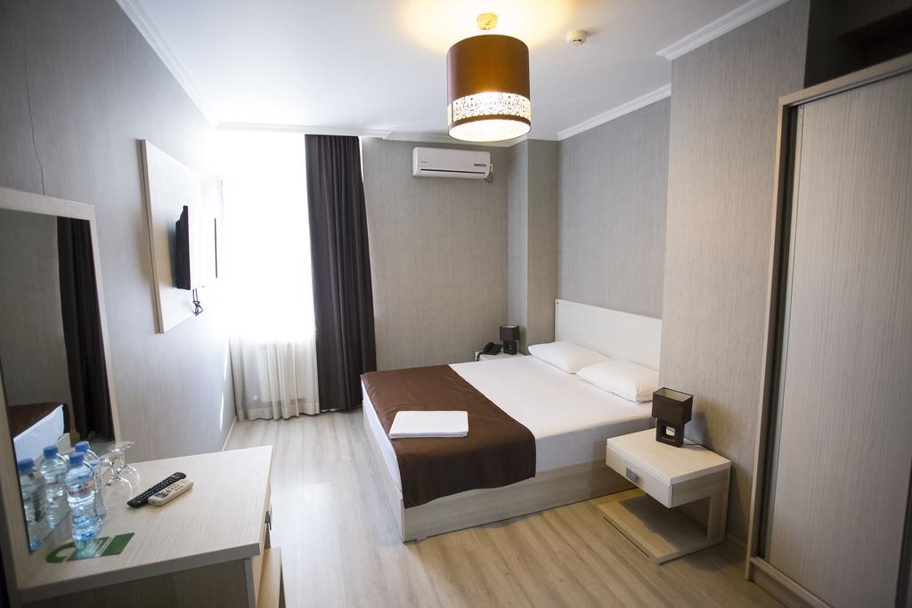 Hôtel Batus à Batoumi Extérieur photo