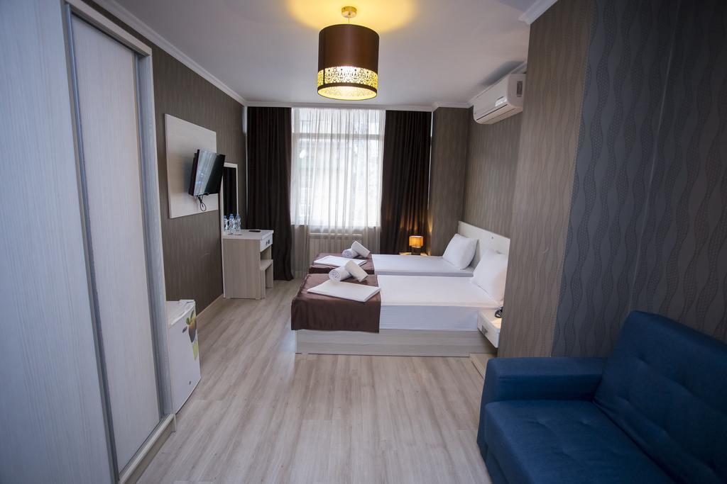Hôtel Batus à Batoumi Extérieur photo