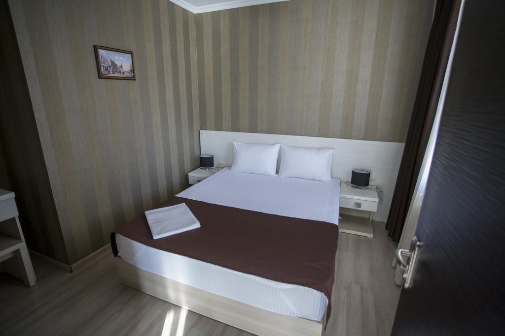 Hôtel Batus à Batoumi Extérieur photo