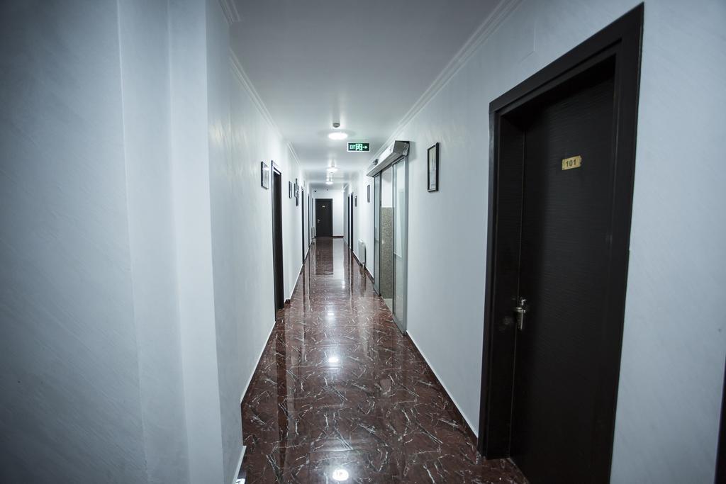 Hôtel Batus à Batoumi Extérieur photo