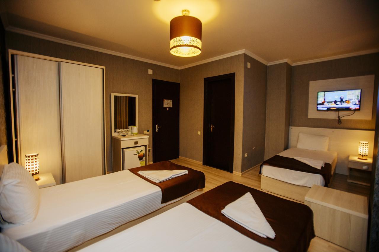 Hôtel Batus à Batoumi Extérieur photo