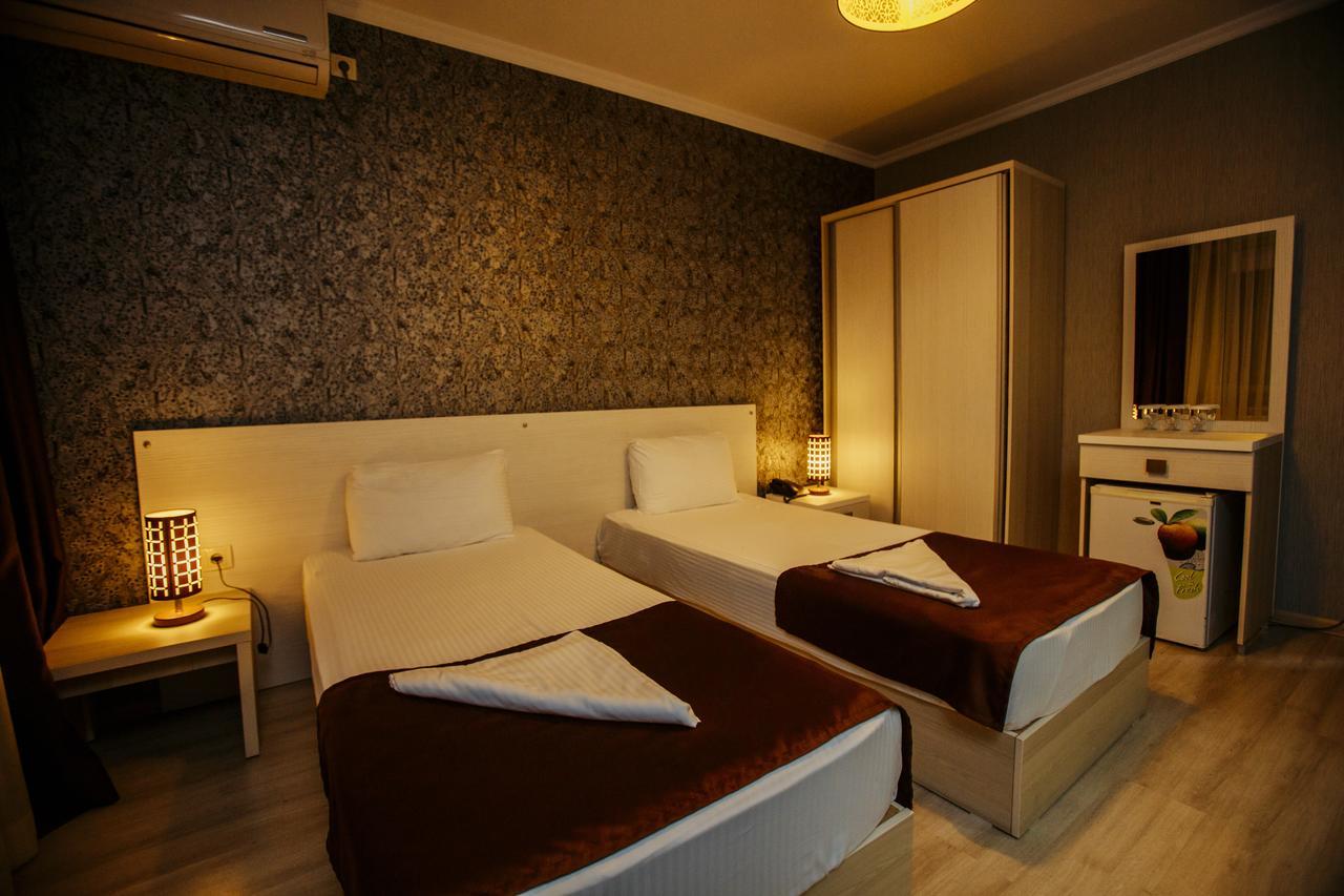 Hôtel Batus à Batoumi Extérieur photo