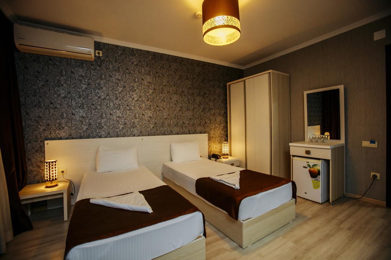 Hôtel Batus à Batoumi Extérieur photo