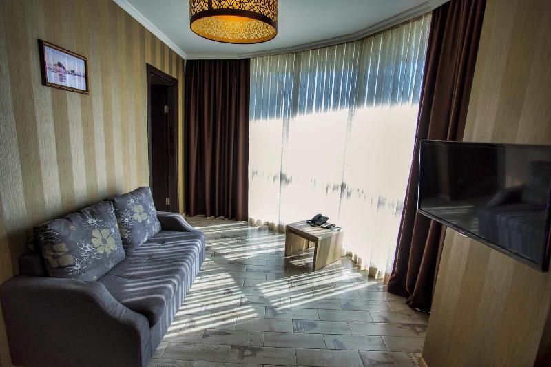 Hôtel Batus à Batoumi Extérieur photo